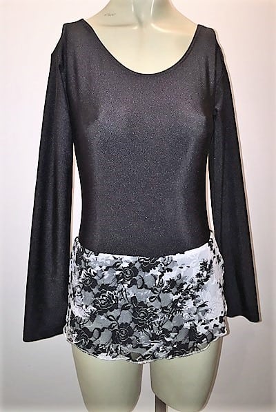 TRAJE NEGRO BLONDA